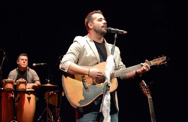 Las canciones de amor de Juanfra Dimas emocionan en el Teatro Apolo