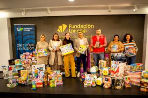 Fundación Unicaja dona más de 200 juguetes a niños vulnerables en Almería