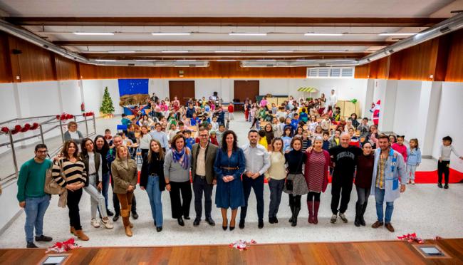 La alcaldesa de Almería se reúne con 150 estudiantes para explicarles la labor del Ayuntamiento