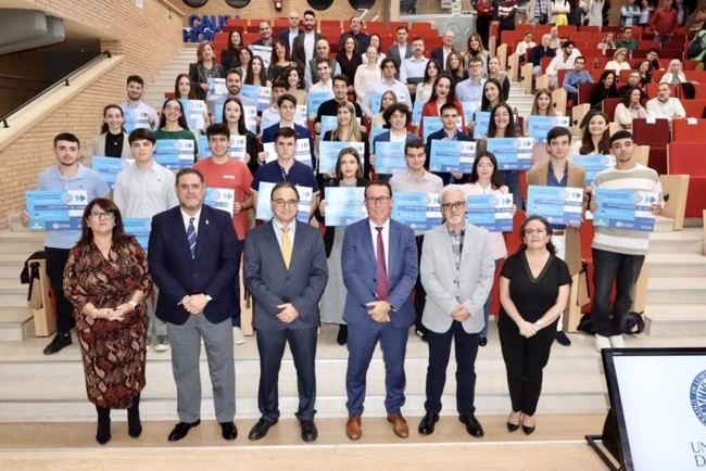 UAL entrega 38 Becas de Excelencia a estudiantes destacados