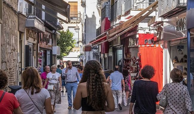 Mujeres en Almería viven 5,4 años más que hombres, pero con peor salud