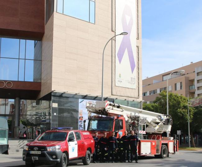 Lazo contra la violencia de género en El Ejido... a pesar de Vox