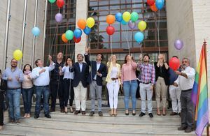 Manifiesto, globos y photocall por la tolerancia centran el Día Internacional contra la LGTBFobia en El Ejido