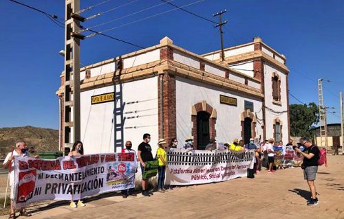 Un centenar de personas recorre el bajo Andarax reclamando servicio público de tren