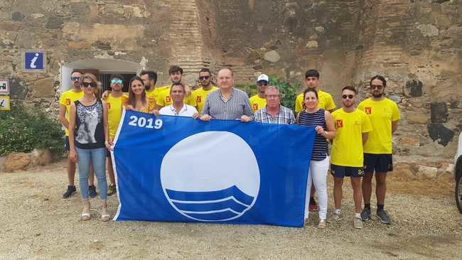 Cuevas del Almanzora luce su bandera azul