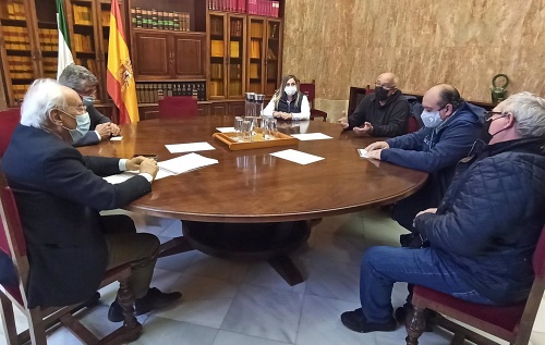 El subdelegado recibe al sector pesquero y se compromete a trasladar sus propuestas al Ministerio