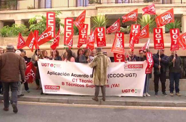 Protesta de los auxiliares de enfermería ante la Subdelegación