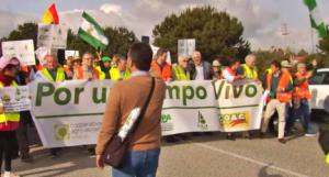 Agricultores bloquean puerto de Algeciras en protesta por competencia desleal