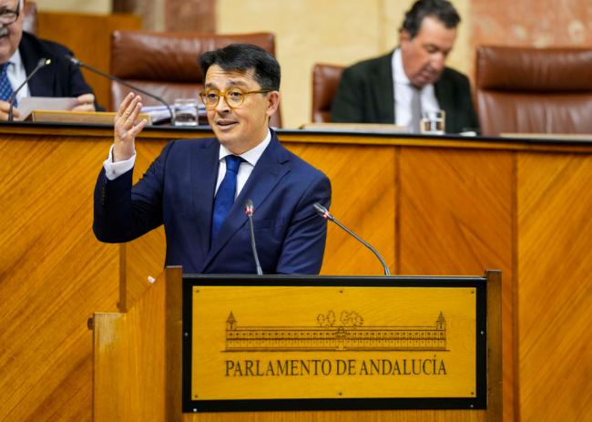 Guzmán defiende en el Parlamento que el SMI no pague IRPF