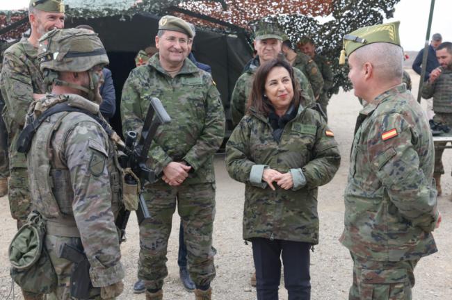 La ministra de Defensa resalta la labor de la Legión en la formación de militares ucranianos en Almería