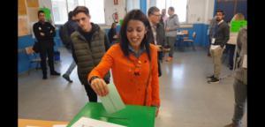 Bosquet vota de naranja "Ciudadanos"