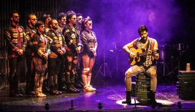 Mayumana irrumpió con fuerza en el 41 Festival de Teatro de El Ejido