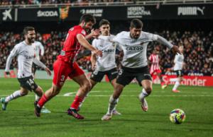 El Almería llega a tener al Valencia contra las cuerdas en un encuentro intenso