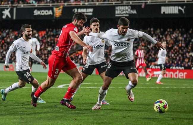 El Almería llega a tener al Valencia contra las cuerdas en un encuentro intenso