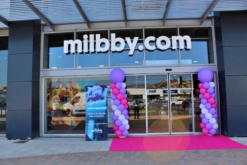 El CC Torrecárdenas acoge a la cadena de tiendas más creativa de España: MILBBY