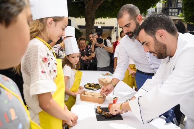 Los mini chefs del Concurso Gastronomía comparten cocina en una jornada inclusiva