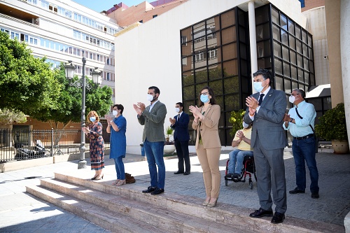 Ni Podemos ni Vox en el minuto de silencio por las víctimas del #COVID19