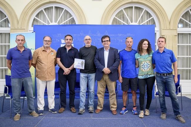 El Patio de Luces de la Diputación acoge el III Ciclo de Conferencias de Montañismo de Almería