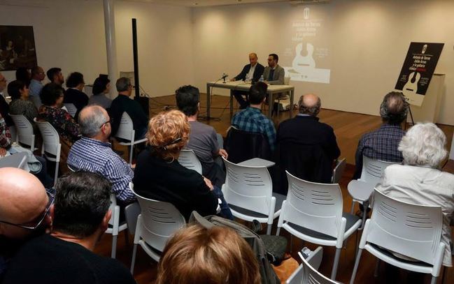 Éxito en el estreno del documental ‘Antonio de Torres, el genio guitarrero’