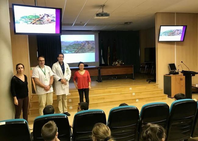 El Hospital La Inmaculada recibe la visita del Museo del Almería