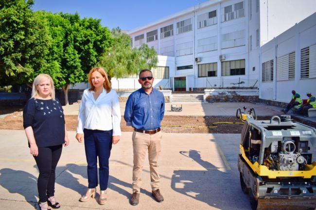 El Ayuntamiento de Níjar repara el patio y pistas del colegio Atalaya de la Villa