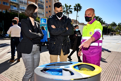 24 papeleras de recogida selectiva en la confluencia de centros educativos de La Rambla