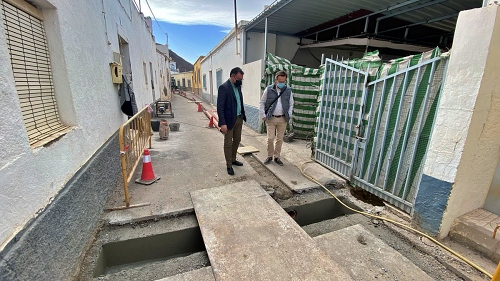 El Ayuntamiento de Berja construye en la calle Fuente de la Higuera dos imbornales