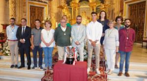 El Almería ofrece a la Virgen del Mar el ascenso y el título de campeón