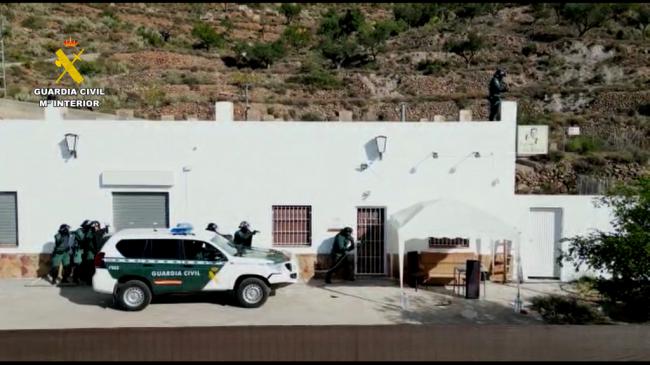 Seis detenidos por cultivar marihuana y defraudar luz en un local de Félix