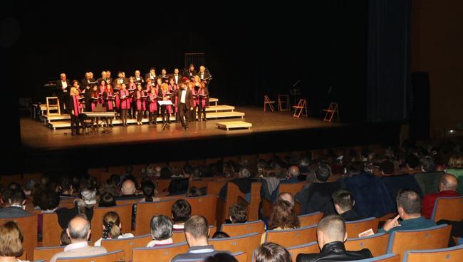 Coral y Orquesta Murgi llevan la nostalgia a El Ejido