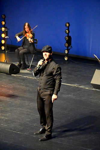 Paco Candela deslumbra en Roquetas de Mar con un concierto de dos horas