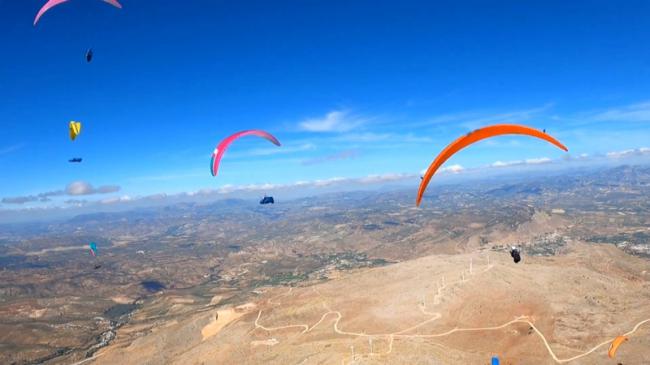 Dalías acoge la Liga Andaluza de Parapente 2025 con más de 20 pilotos en competición