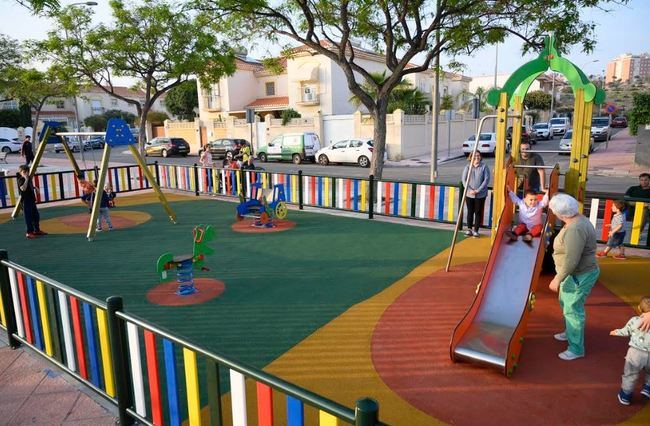 La Cañada y El Alquián tendrán nuevos parques infantiles