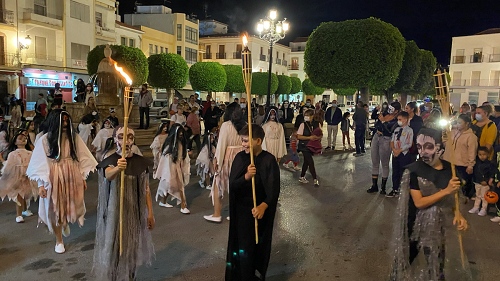 El espíritu de Halloween invade las calles de Berja