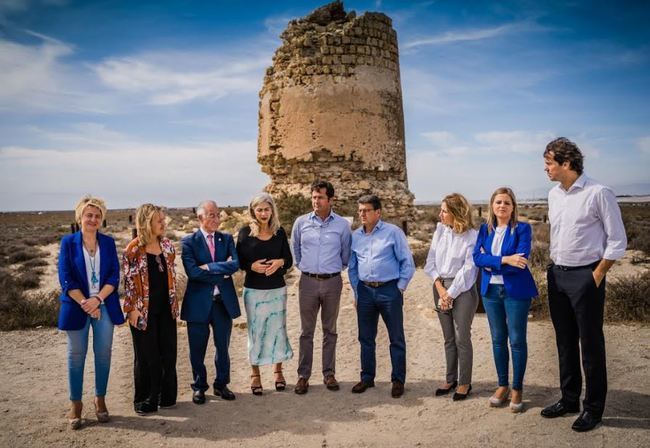 La consejera de Cultura visita Roquetas de Mar y la Torre de Cerrillos