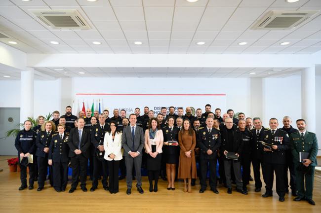 La alcaldesa elogia la “vocación y entrega” de la Policía Local