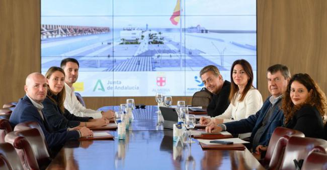 Visita de Pilar Martínez-Cosentino al Puerto de Almería