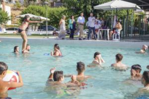 Turistas y vecinos disfrutan de la modernización de la piscina de Rágol gracias a Diputación