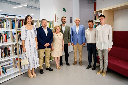 Una placa en la Biblioteca Central agradece a José Montero Padilla su donación de 12.000 obras