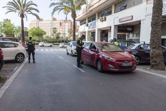 Policía Local de Almeria detiene a un hombre acusado de pinchar en una noche las ruedas de 43 vehículos