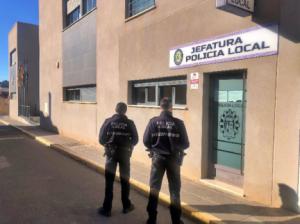 Policía Local de Tabernas salva la vida de un hombre de avanzada edad encerrado en su vivienda