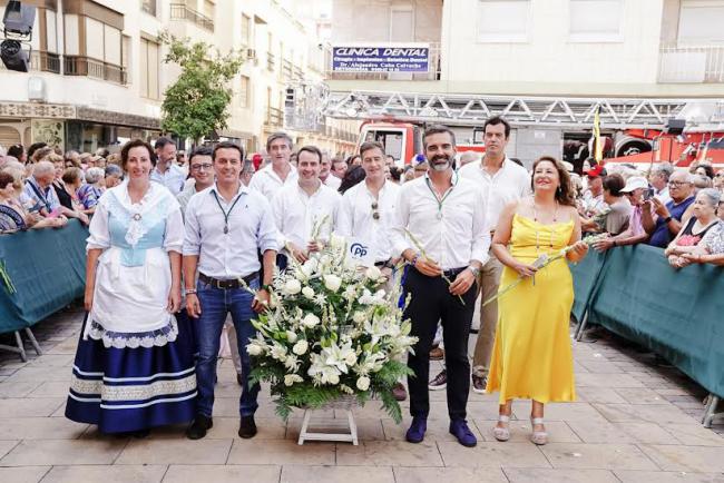 El PP hace su ofrenda a la Virgen del Mar