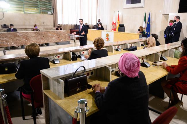 El alcalde destaca el papel de la mujer en la construcción de “una sociedad más abierta, participativa, inclusiva y, por tanto, mejor”