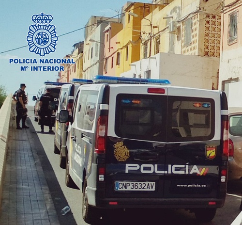 Un repartidor avisa a Policía por amenazas con pistola y acaban desmantelando una plantación de droga