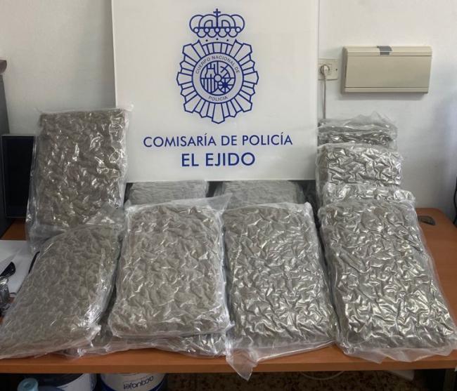 La Policía Nacional frustra un traslado de droga en El Ejido e incauta 18 kilos de marihuana