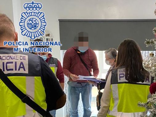 Un despacho de abogados de Almería gestionaba documentación falsa a extranjeros