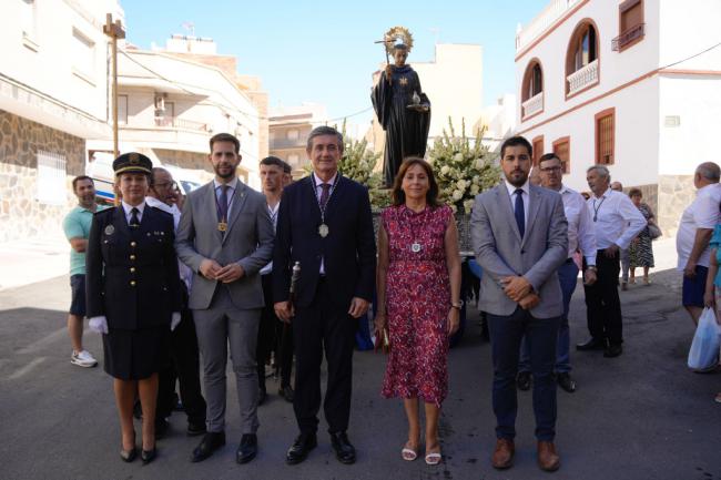 San Nicolás bendice Adra en su recorrido procesiona