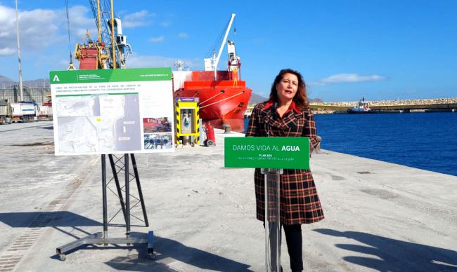 El puerto de Carboneras se prepara para recibir agua en barcos