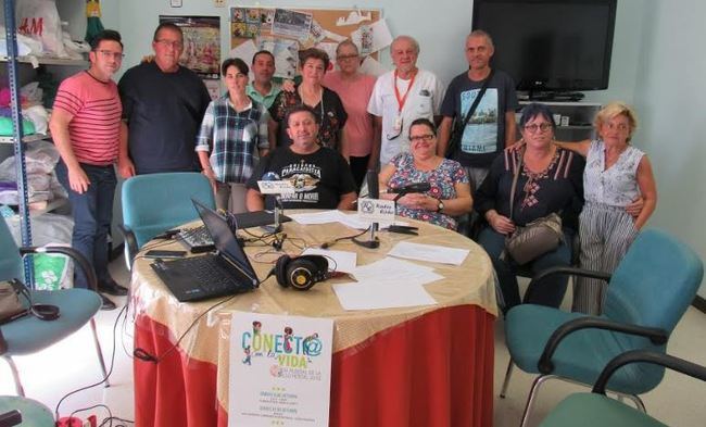 Personas con trastorno mental participan en el Hospital de Poniente en un programa de radio