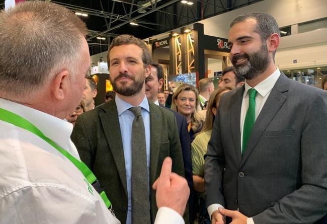 Pablo Casado visita los stands de las empresas almerienses en Fruit Attraction